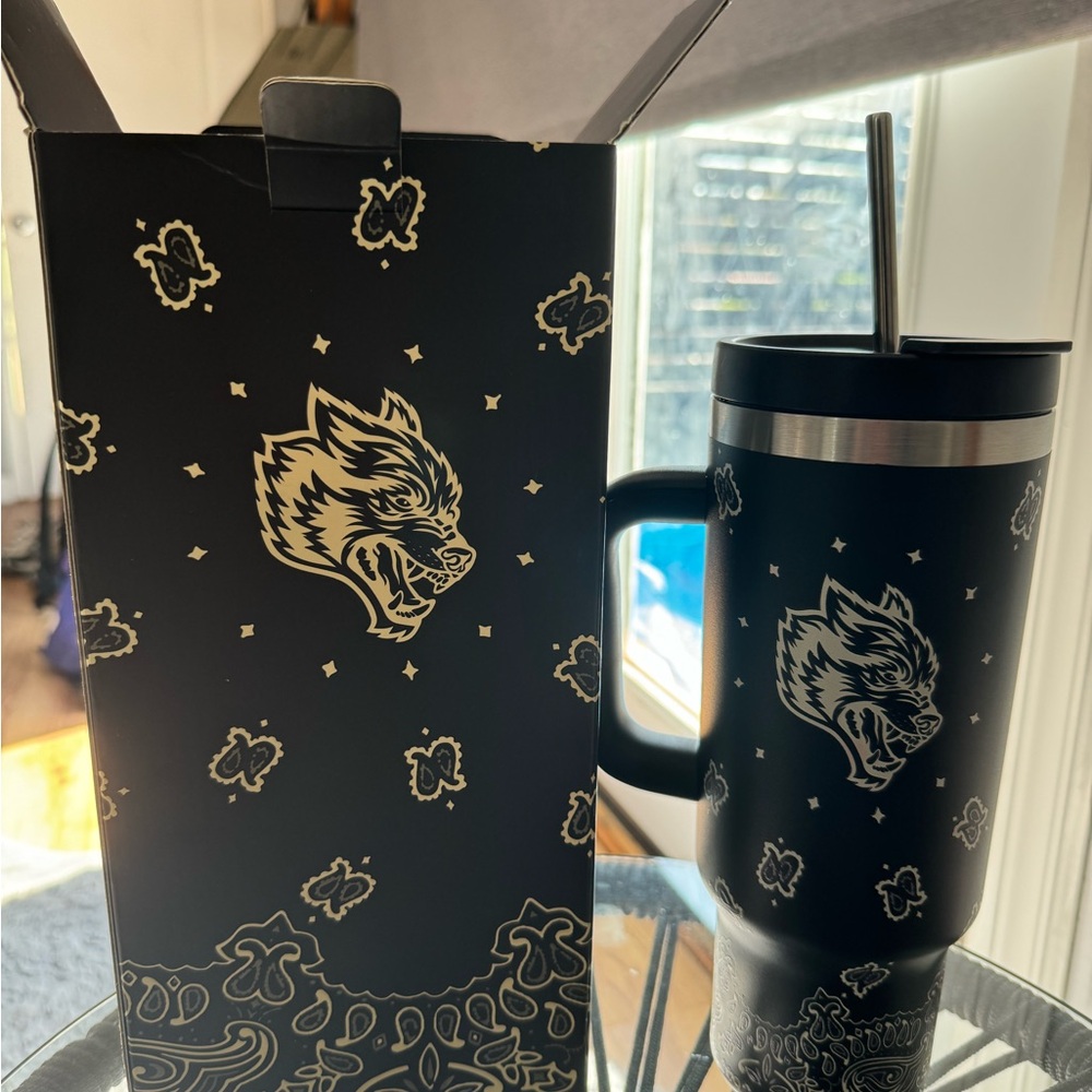 Brand new in box darcsport tumbler.